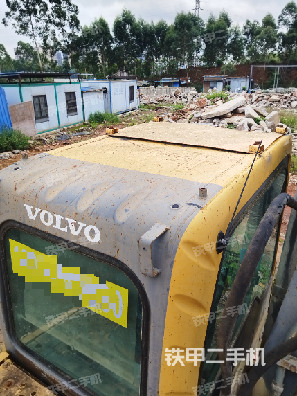 驾驶室顶部（整机外观）