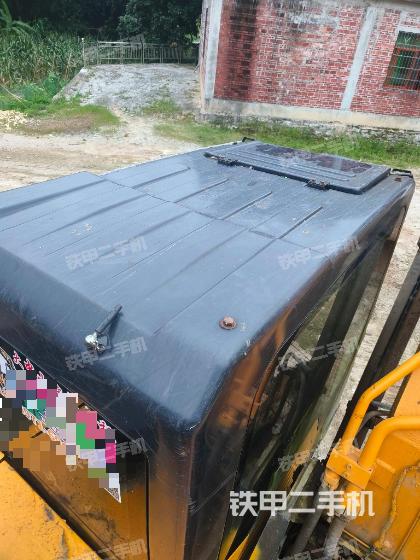 驾驶室顶部（整机外观）