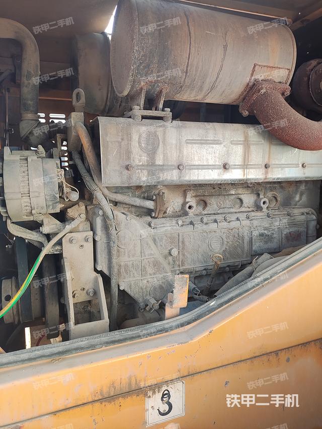 发动机左侧（整机外观及大件）