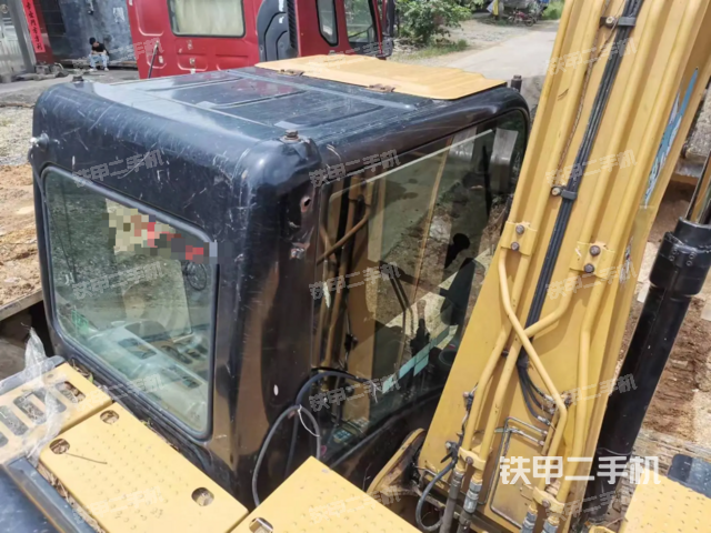 驾驶室顶部（整机外观）