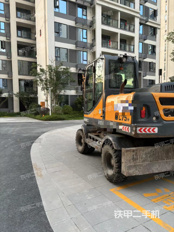 驾驶室顶部（整机外观）