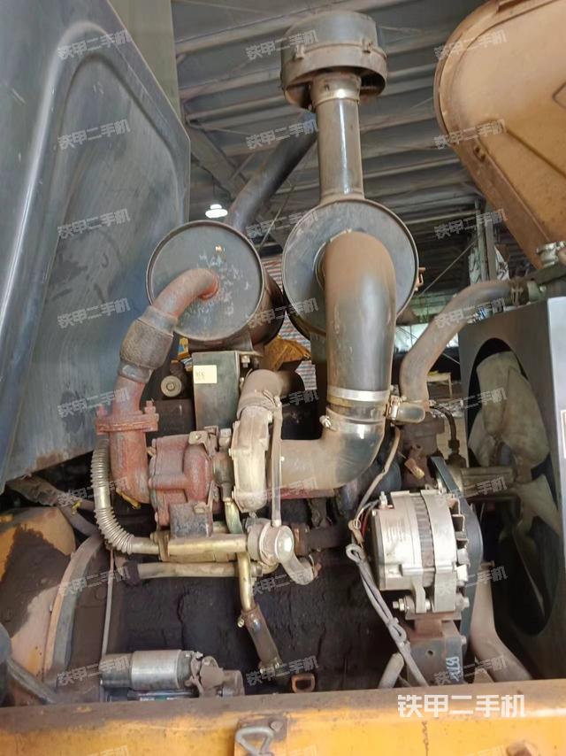 发动机左侧（整机外观及大件）