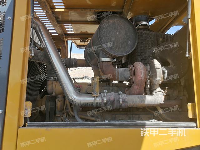 发动机右侧（整机外观及大件）