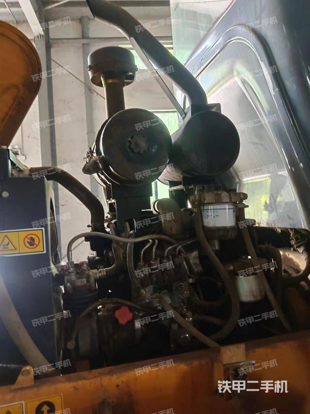 发动机右侧（整机外观及大件）