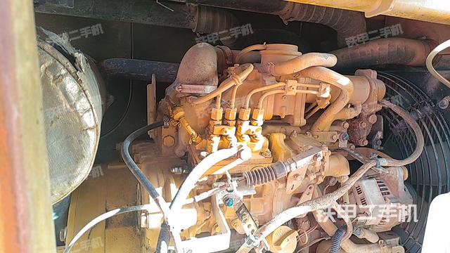 回转马达和主控阀（整机外观）