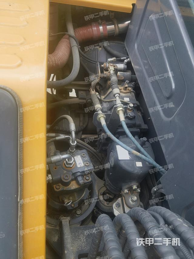 回转马达和主控阀（整机外观）