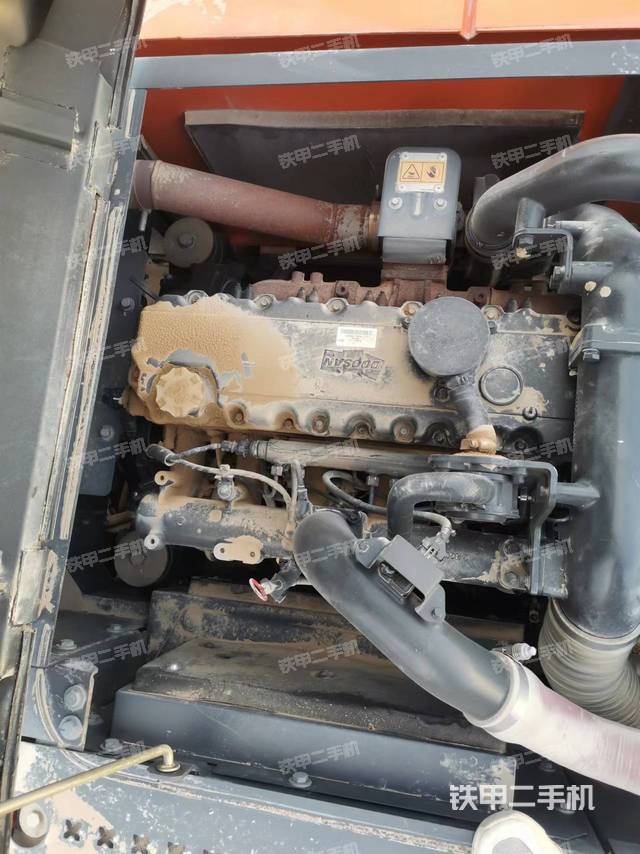 驾驶室顶部（整机外观）