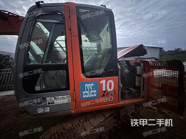 驾驶室顶部（整机外观）