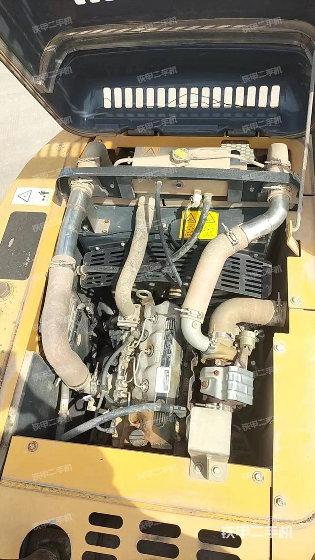 回转马达和主控阀（整机外观）