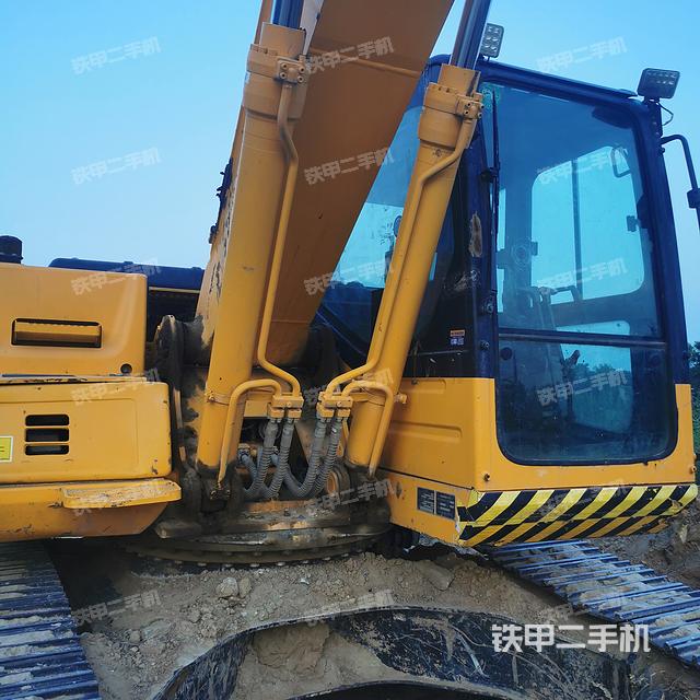 龙工LG6240E挖掘机