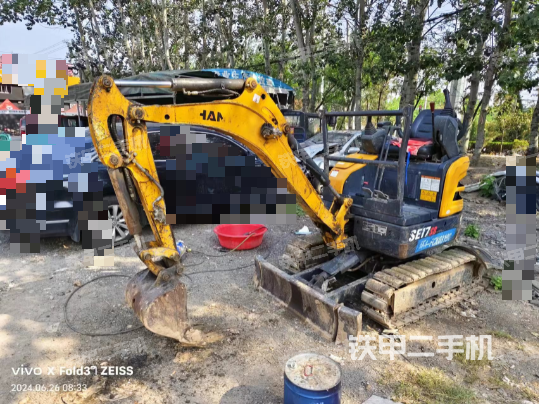 驾驶室顶部（整机外观）