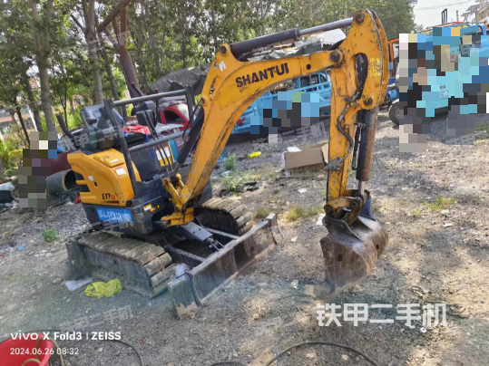 液压泵舱室正面整体（整机外观）