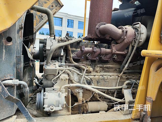 发动机右侧（整机外观及大件）