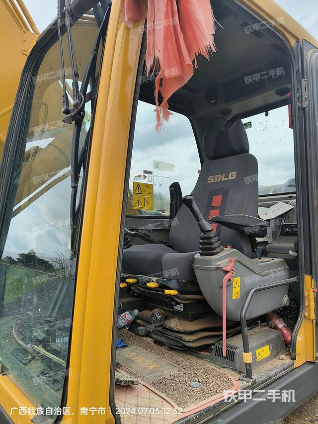 驾驶室整体（整机外观）