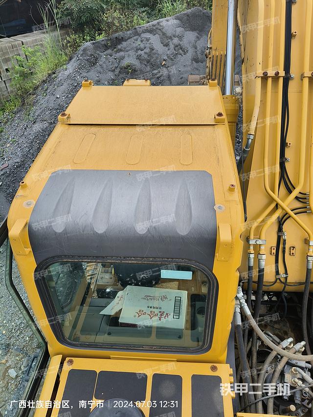 驾驶室顶部（整机外观）