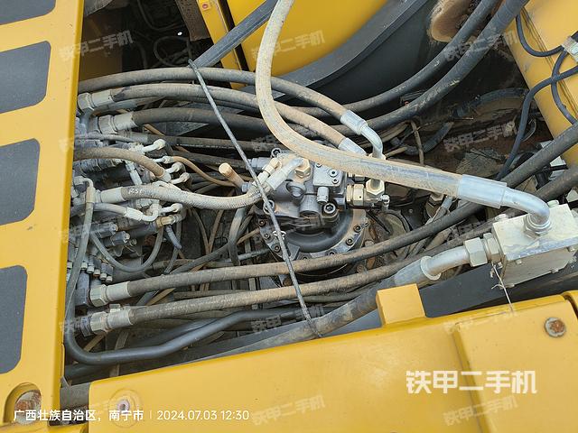 回转马达和主控阀（整机外观）