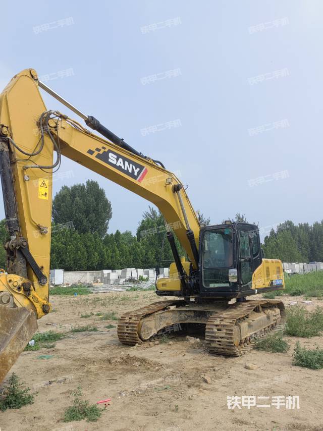 三一重工SY215C挖掘機(jī)