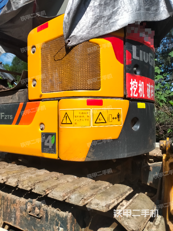 驾驶室顶部（整机外观）