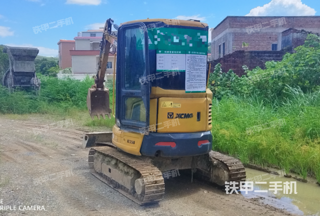 驾驶室顶部（整机外观）