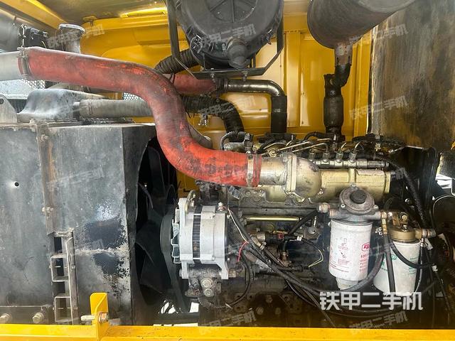 发动机左侧（整机外观及大件）