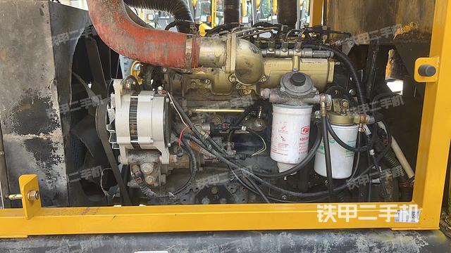 发动机右侧（整机外观及大件）