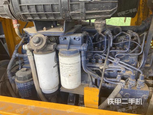 发动机左侧(整机外观及大件) 发动机左侧(整机外观及大件)