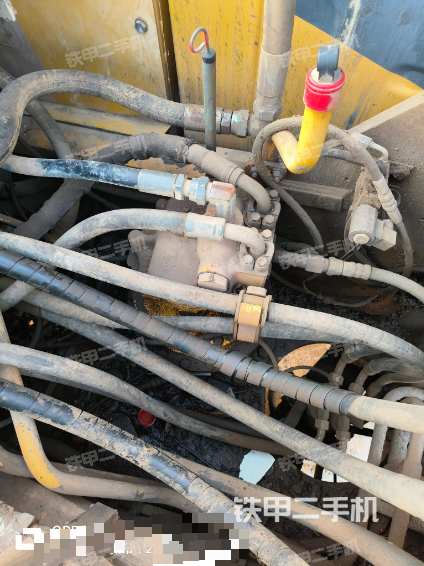 回转马达和主控阀（整机外观）