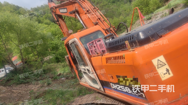 驾驶室整体（整机外观）