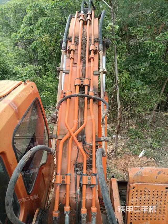 驾驶室顶部（整机外观）