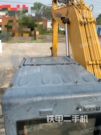 驾驶室顶部（整机外观）