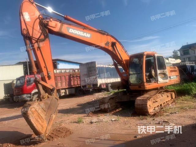 斗山DH215-9挖掘机