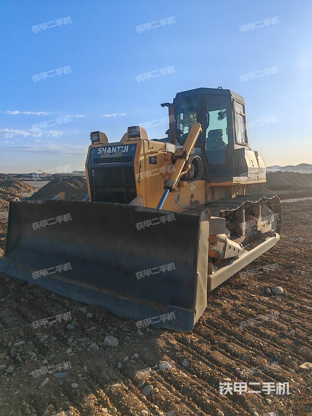 山推SD16标准型推土机