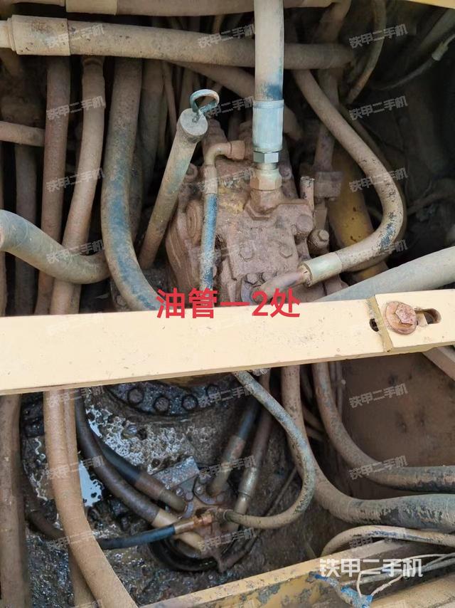 回转马达和主控阀（整机外观）