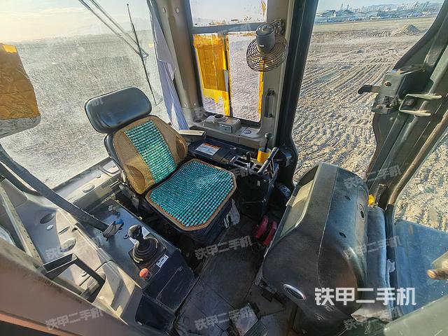 驾驶室操作台（设备外观及核心部件）