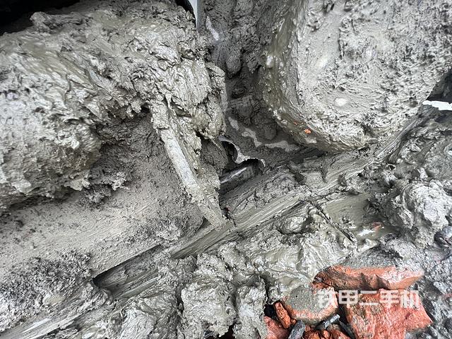 驾驶室顶部（整机外观）