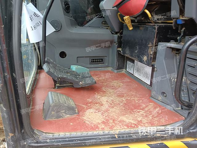 驾驶室整体（整机外观）