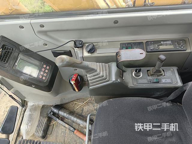 驾驶室整体（整机外观）