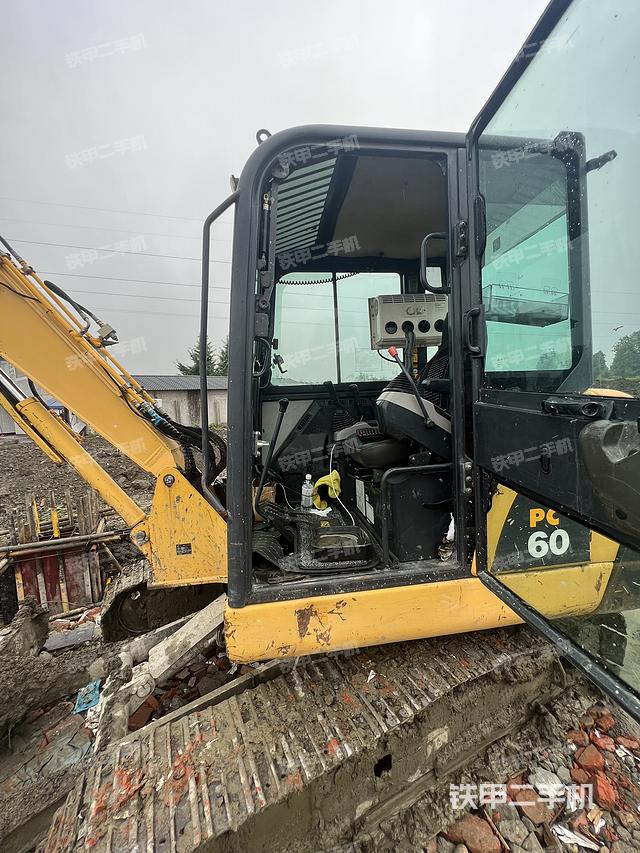 回转马达和主控阀（整机外观）