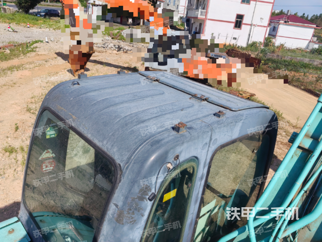 驾驶室顶部（整机外观）