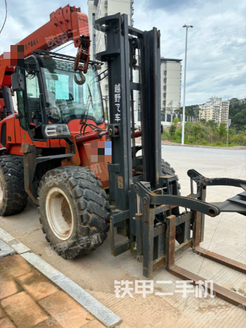 整机右侧（设备外观及核心部件）