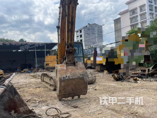 驾驶室顶部（整机外观）