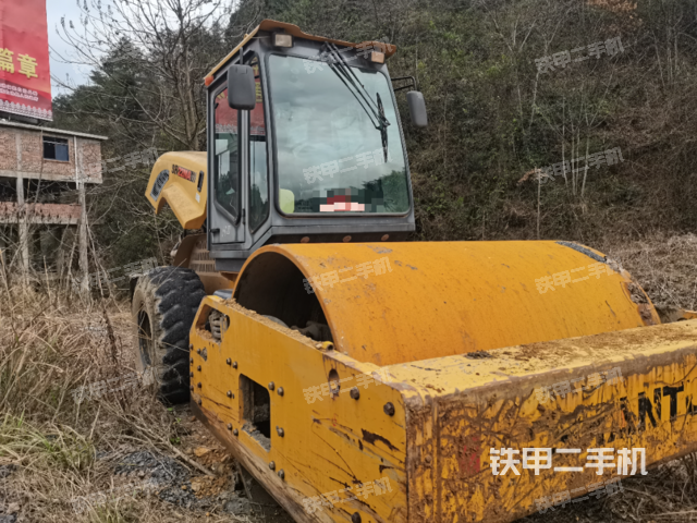 整机左侧（设备外观及核心部件）