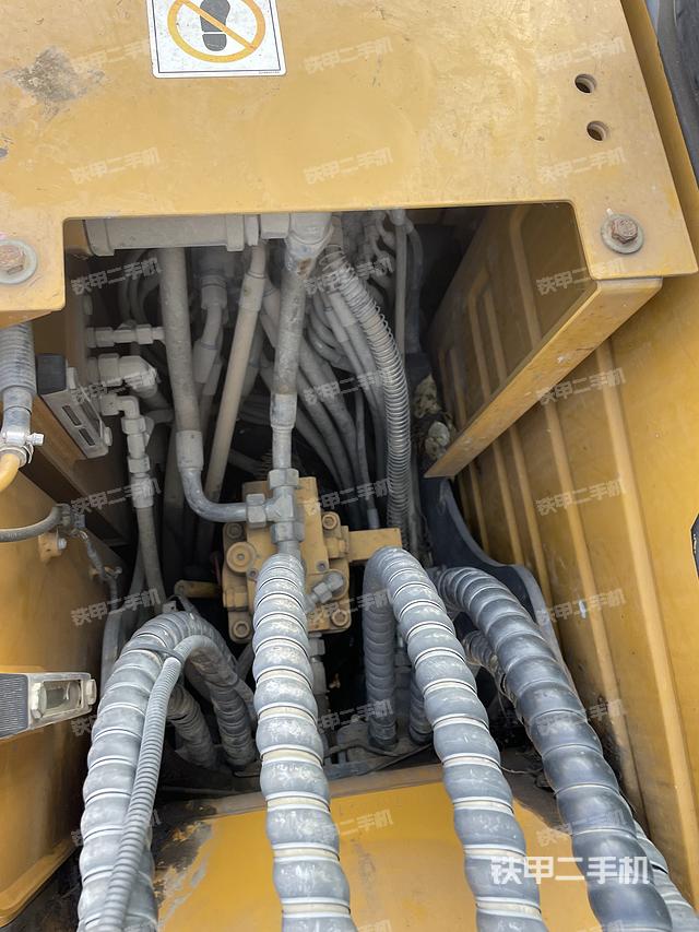 回转马达和主控阀（整机外观）