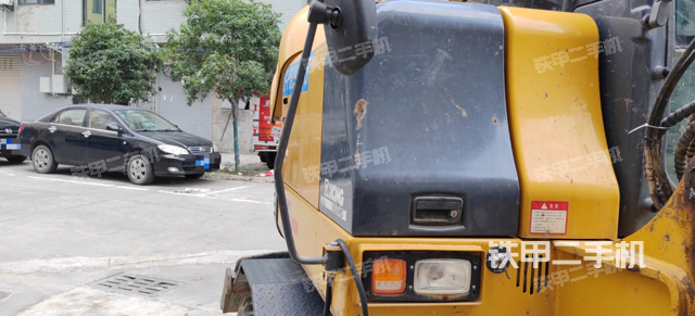 驾驶室顶部（整机外观）