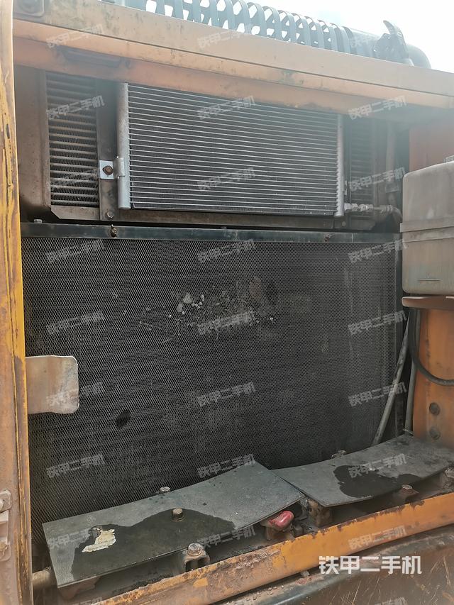 驾驶室顶部（整机外观）