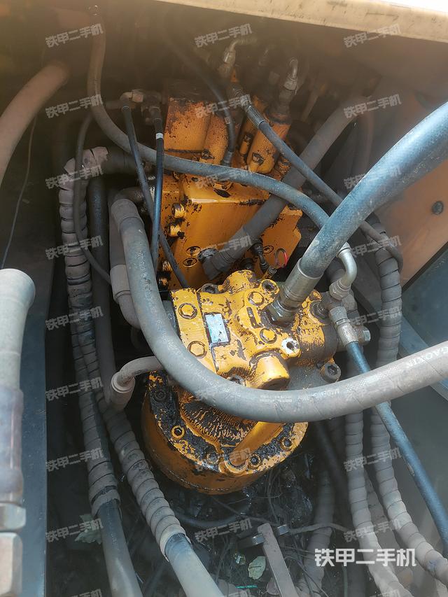 回转马达和主控阀（整机外观）