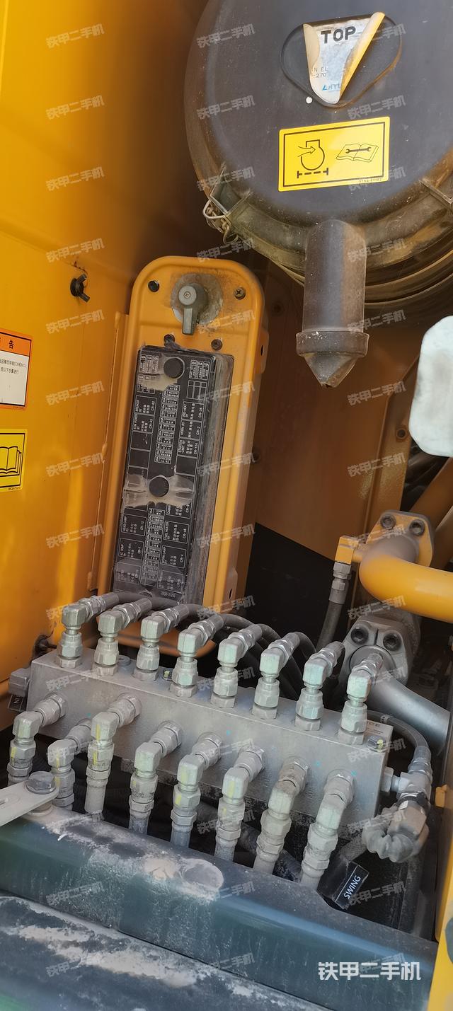 驾驶室顶部（整机外观）