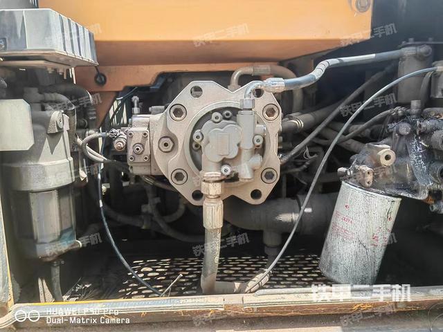 回转马达和主控阀（整机外观）