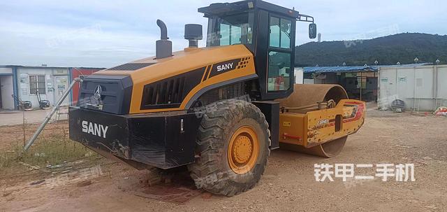 整机右后45°（设备外观及核心部件）