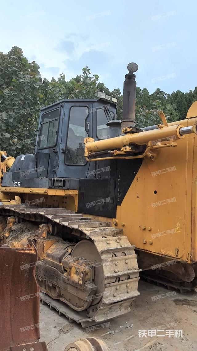 山推SD32标准型推土机